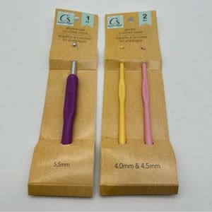 Set Of 3- Plastic & Aluminum Crochet Hooks 5.5mm, 4.5mm, 4.0mm Crocheting